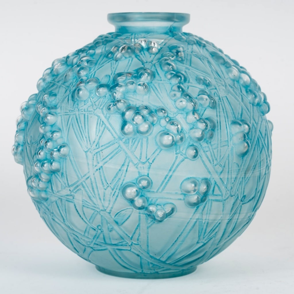 Vase « Druide » verre blanc patiné bleu de René LALIQUE | Biron 