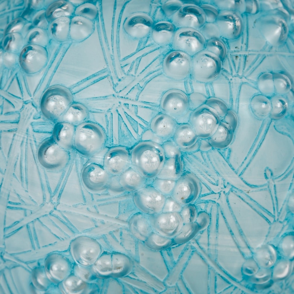 Vase « Druide » verre blanc patiné bleu de René LALIQUE | Biron 