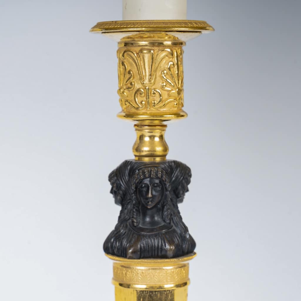 Paire de flambeaux Aux Merveilleuses attribuée à Claude Galle vers 1810, montée en lampes | Biron 