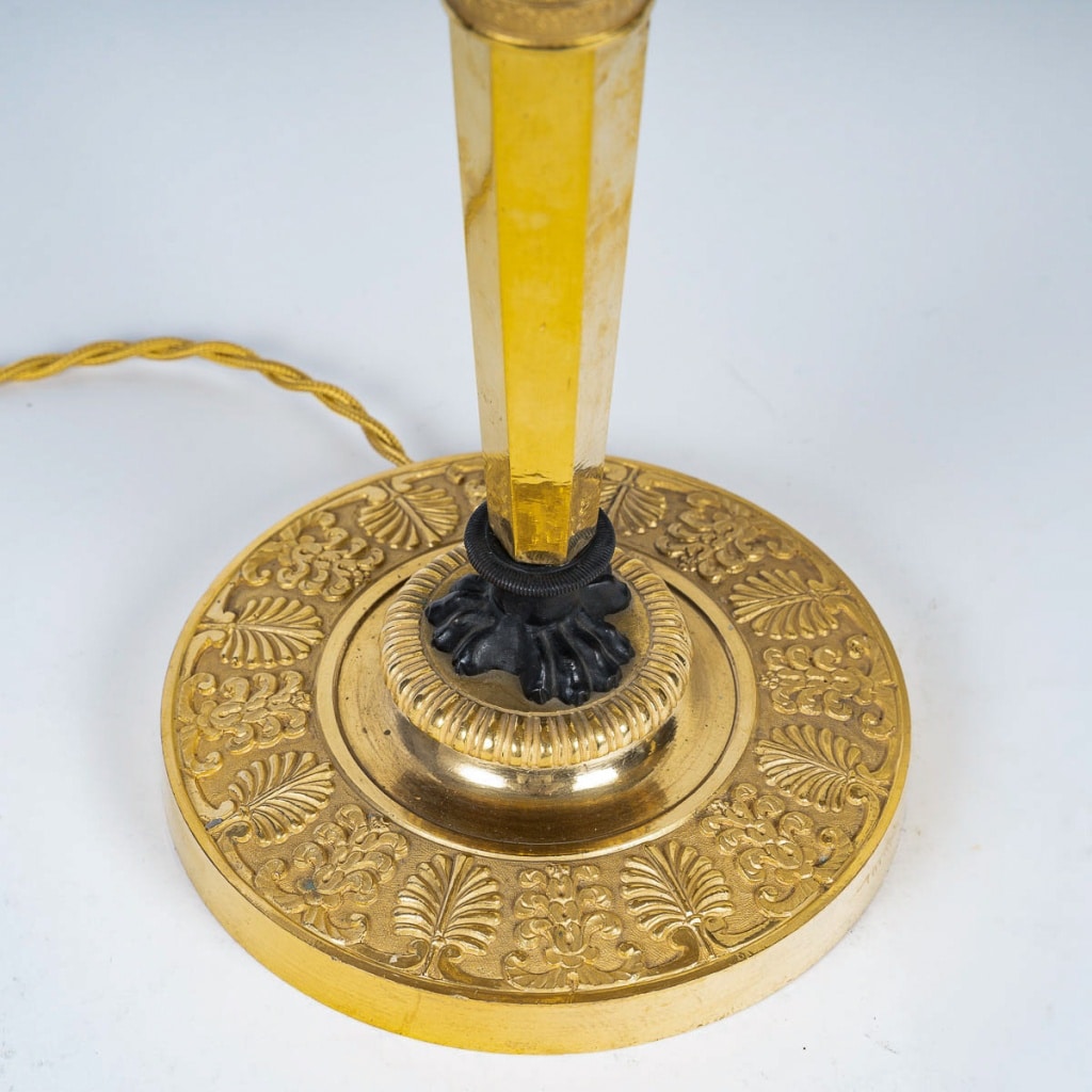 Paire de flambeaux Aux Merveilleuses attribuée à Claude Galle vers 1810, montée en lampes | Biron 