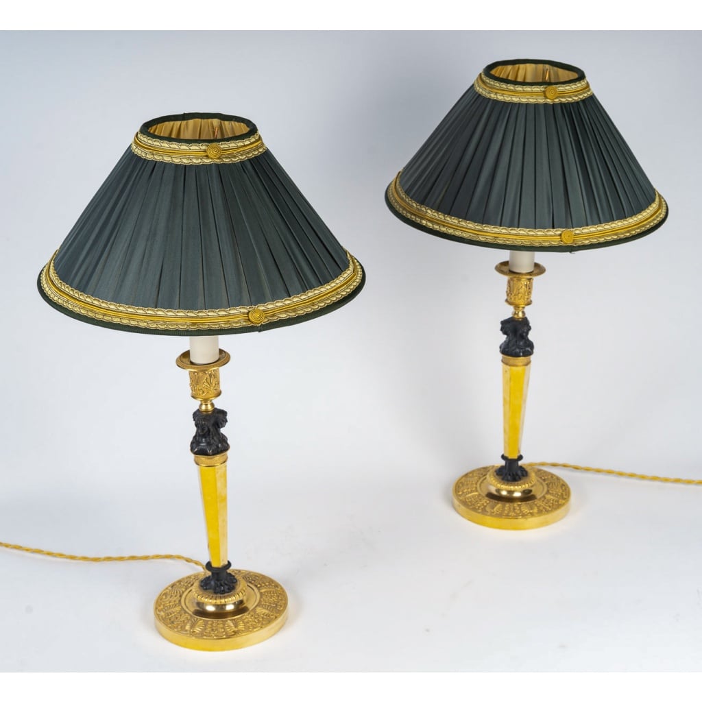 Paire de flambeaux Aux Merveilleuses attribuée à Claude Galle vers 1810, montée en lampes | Biron 