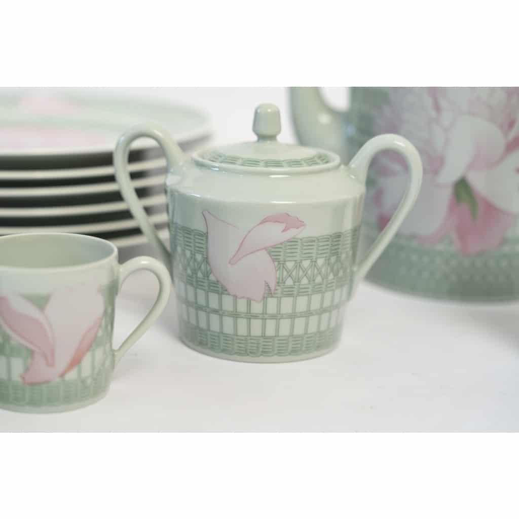 Service à Café Hermès « les Pivoines » – Décor Floral Rose Et Vert – 26 Pièces Pour 12 Personnes | Biron 
