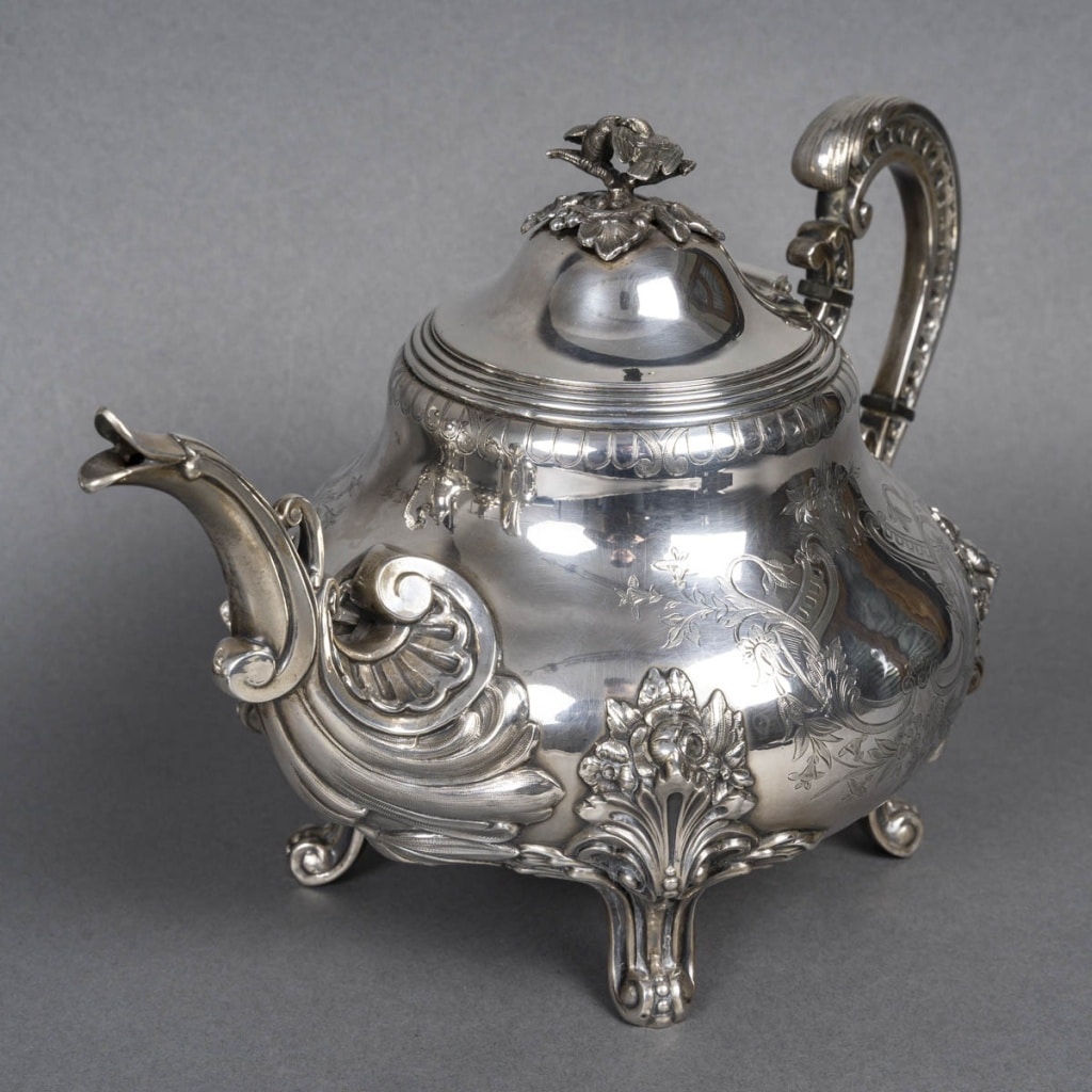 SERVICE A VERSER en Argent de Style Louis XV au Couple de Tourterelles. Paris, seconde moitié du XIX e | Biron 