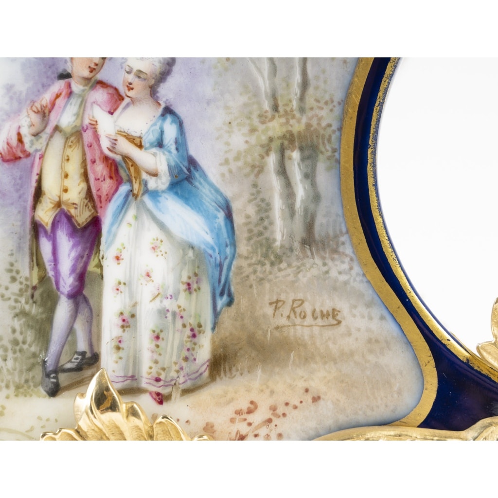 Fantaisie Galante pour Cartel à poser Néo-Rococo en porcelaine et bronze doré. Circa 1890 | Biron 