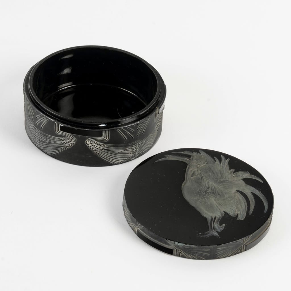 Boîte « Coq » verre noir patiné blanc de René LALIQUE | Biron 