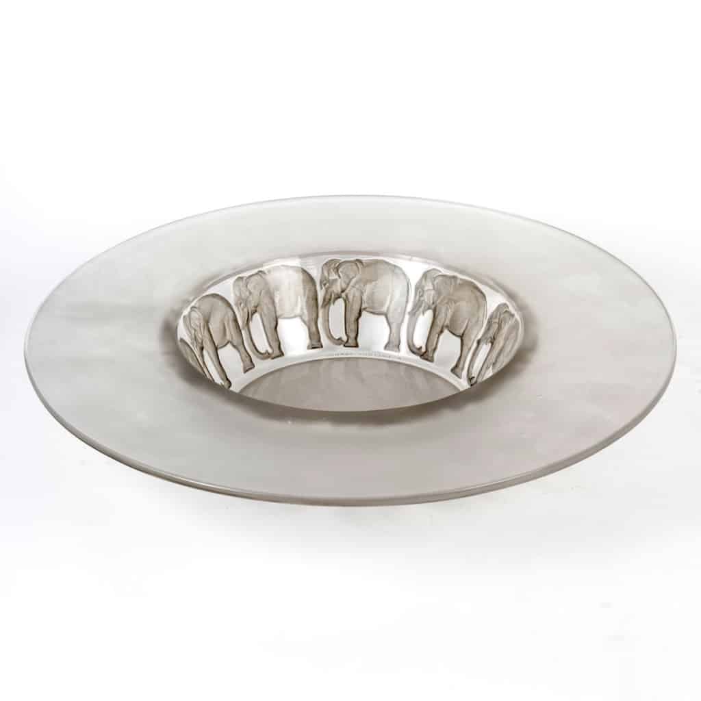 Coupe « Eléphants » verre blanc patiné gris de René LALIQUE | Biron 