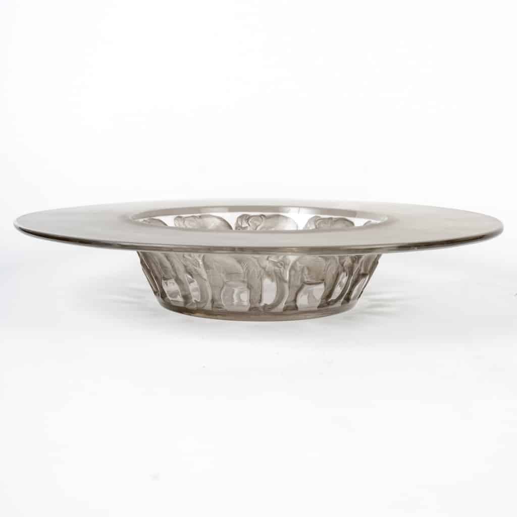 Coupe « Eléphants » verre blanc patiné gris de René LALIQUE | Biron 
