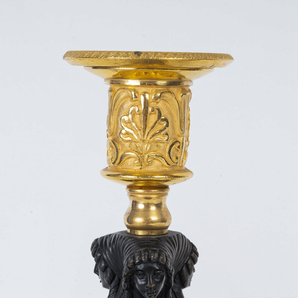Paire de flambeaux Aux Merveilleuses attribuée à Claude Galle vers 1810, montée en lampes | Biron 