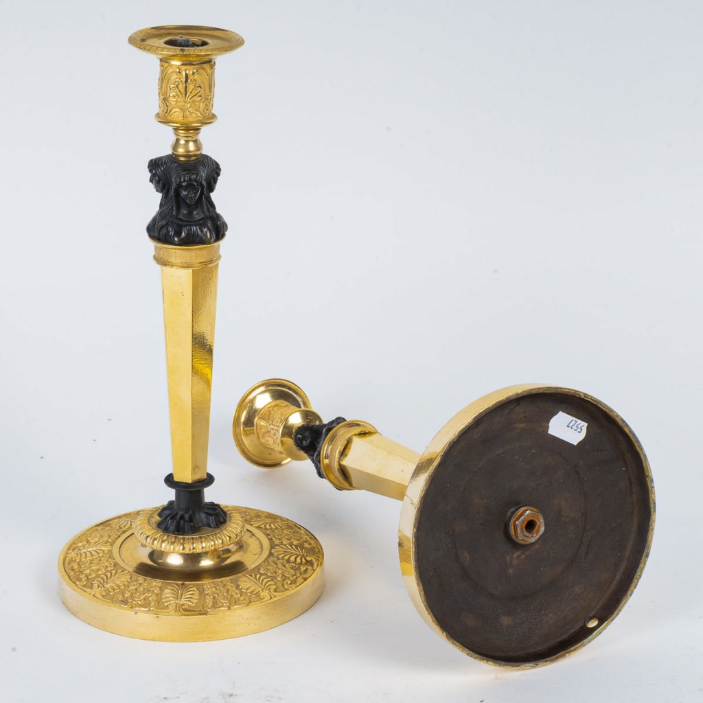 Paire de flambeaux Aux Merveilleuses attribuée à Claude Galle vers 1810, montée en lampes | Biron 