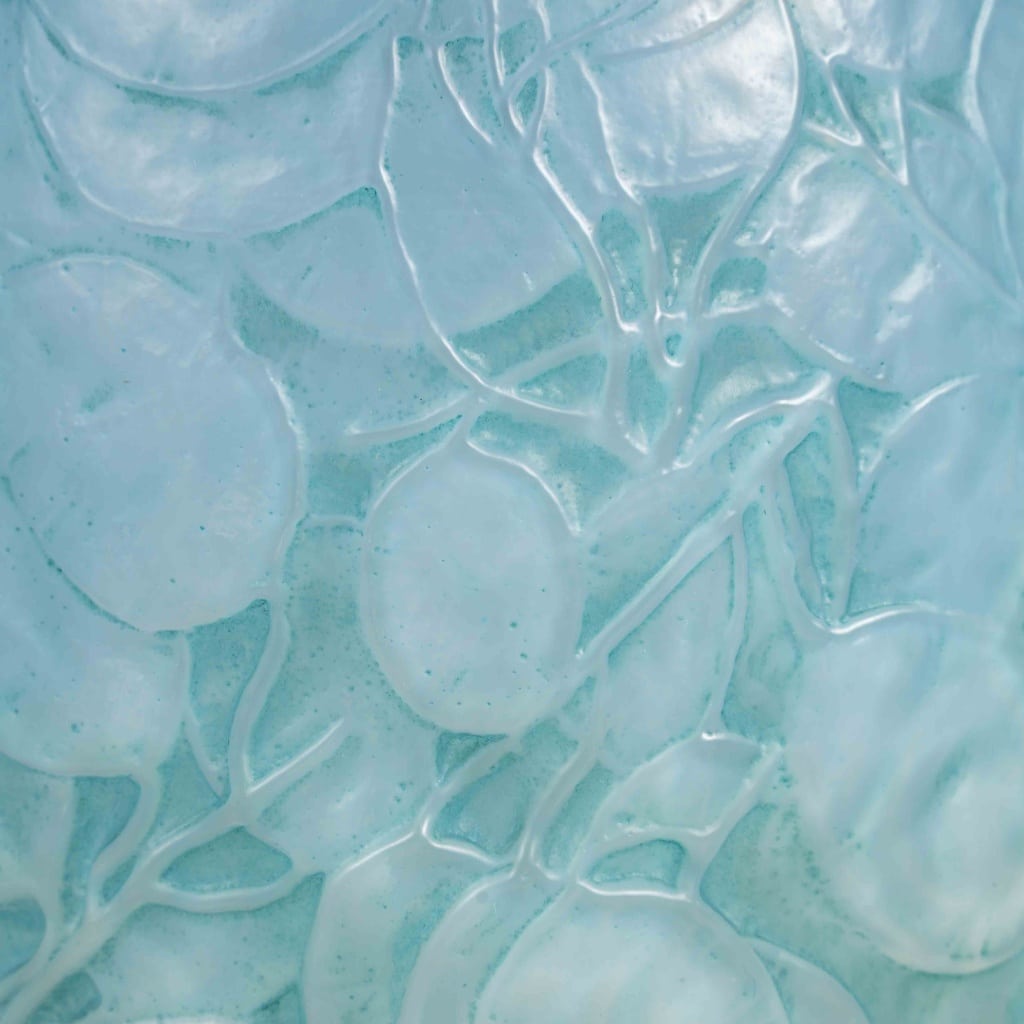Vase « Monnaie Du Pape » verre opalescent patiné bleu de René LALIQUE | Biron 