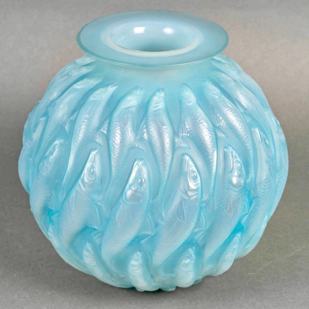 Vase « Marisa » verre opalescent patiné bleu de René LALIQUE | Biron 