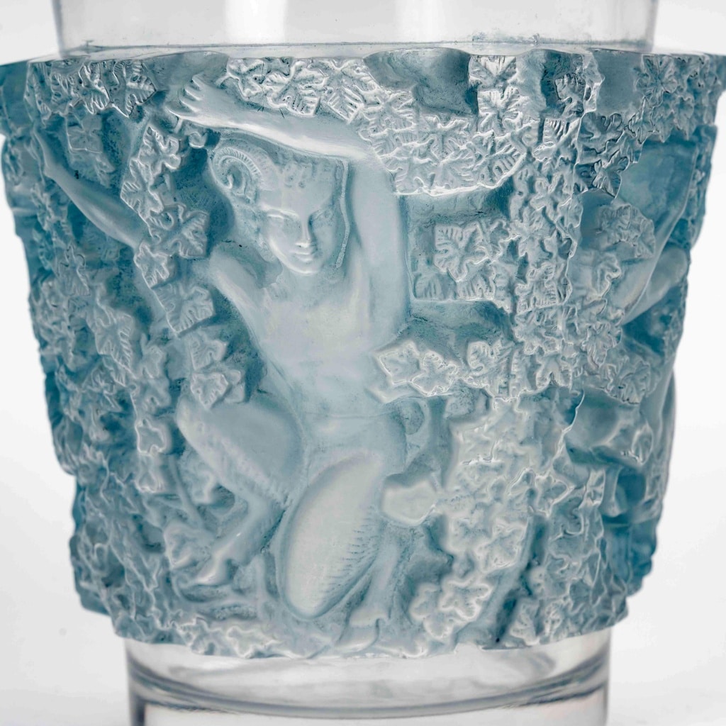 Vase « Bacchus » verre blanc patiné bleu de René LALIQUE | Biron 