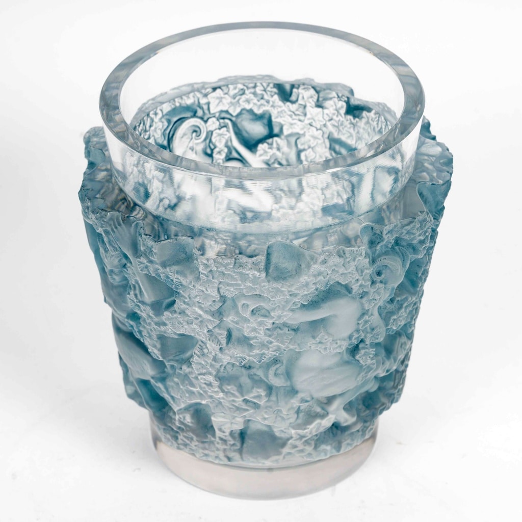 Vase « Bacchus » verre blanc patiné bleu de René LALIQUE | Biron 