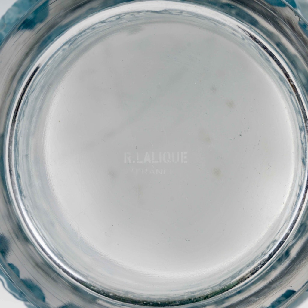 Vase « Bacchus » verre blanc patiné bleu de René LALIQUE | Biron 