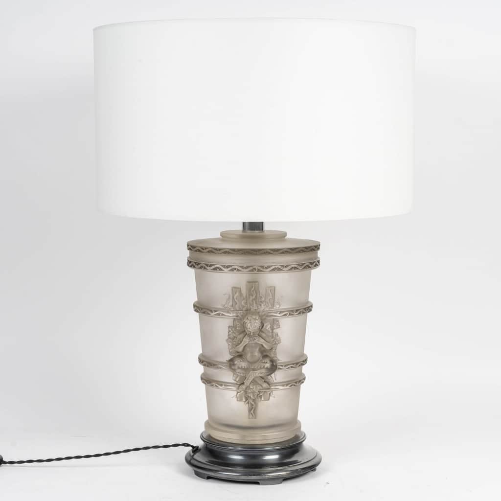 Lampe « Pan – Faune » cristal blanc patiné gris de Marc LALIQUE | Biron 