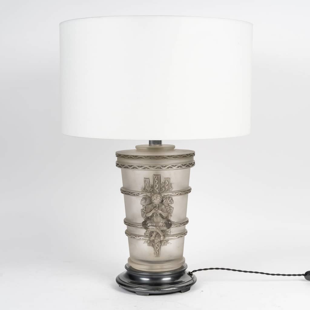 Lampe « Pan – Faune » cristal blanc patiné gris de Marc LALIQUE | Biron 