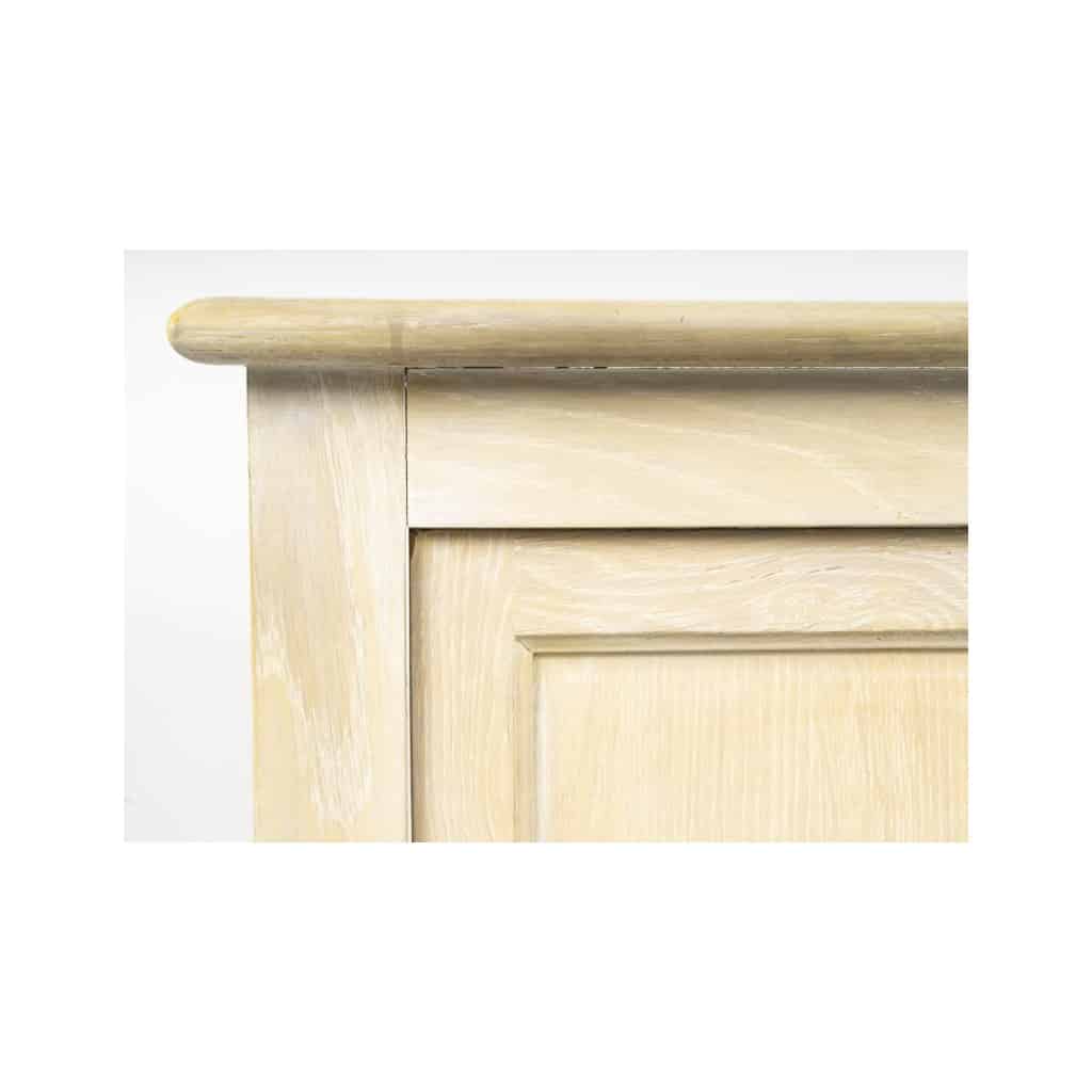 Cache-radiateur en bois cérusé et peint, XXème siècle. | Biron 