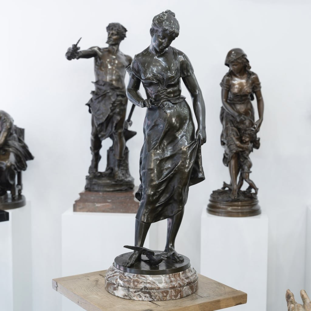 Sculpture – Le Retour des Hirondelles , Émile Joseph Nestor Carlier (1849-1927) – Bronze | Biron 