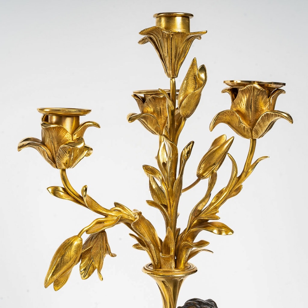 Paire de candélabres de style Louis XVI en bronze à décor de Faunes, montés en lampes | Biron 
