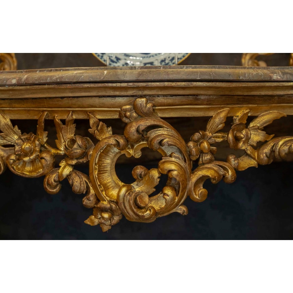 Console en bois sculpté et doré à décor Rocaille Italie fin du XVIIIème siècle | Biron 