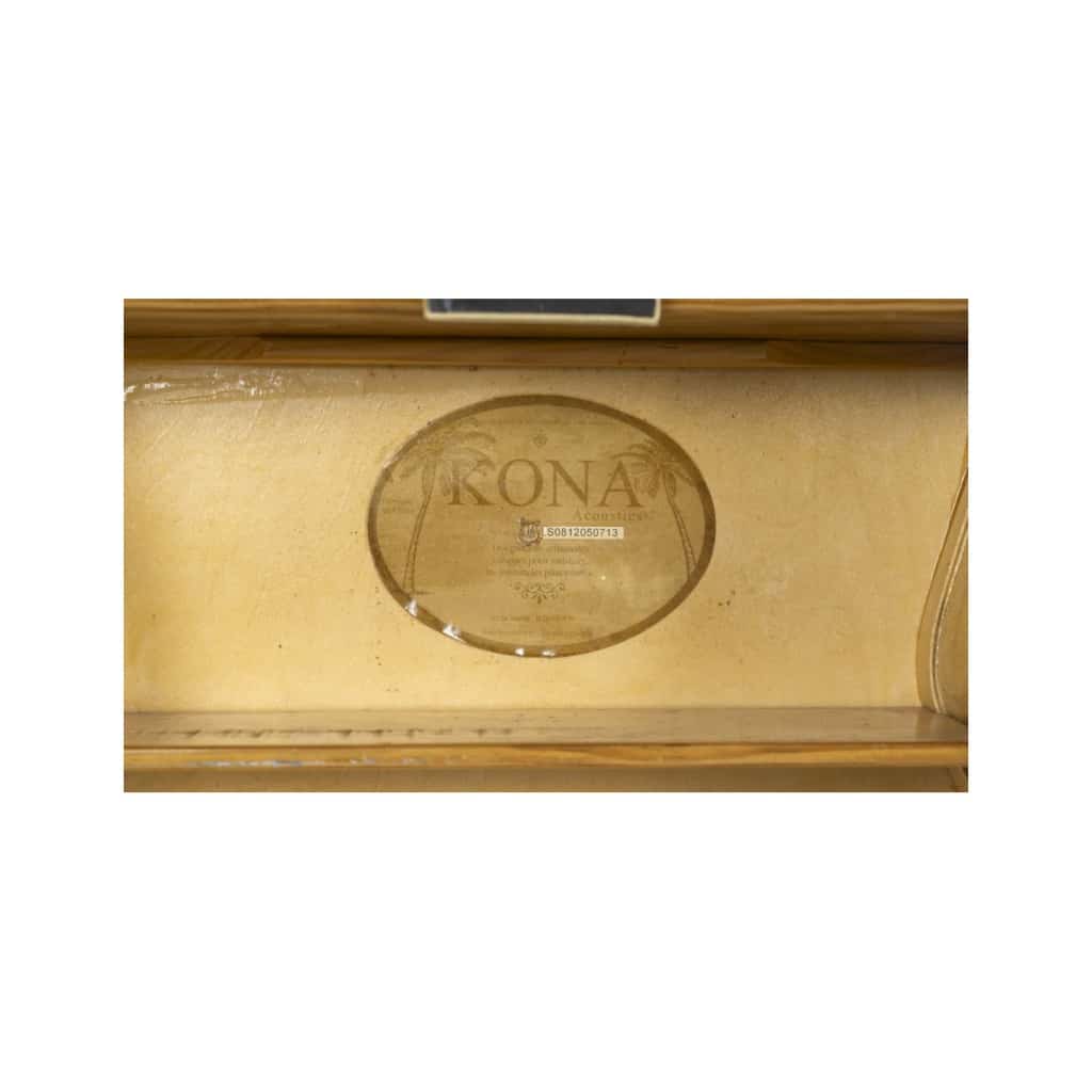 Guitare Kona transformée en étagère, XXème siècle. | Biron 