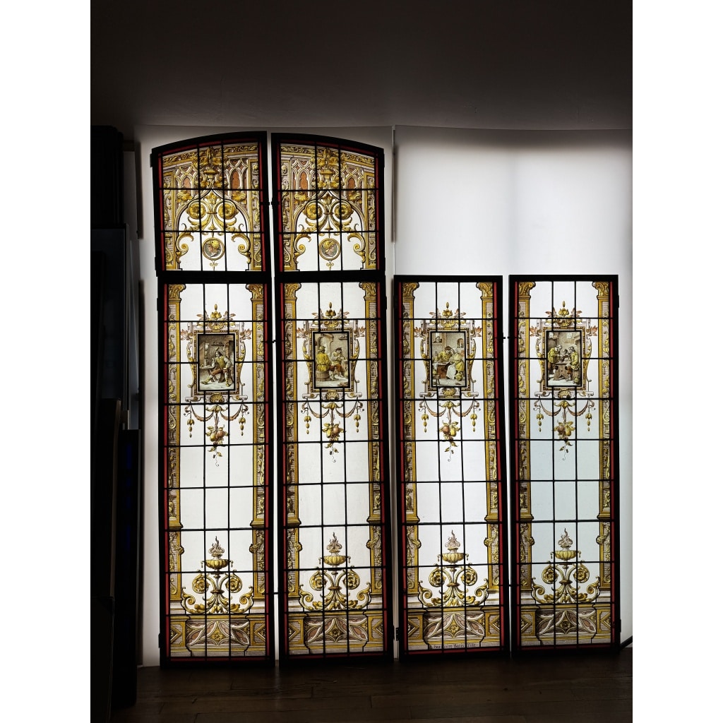 Vitraux style néogothique scènes de cabaret (246 x 210 cm) | Biron 