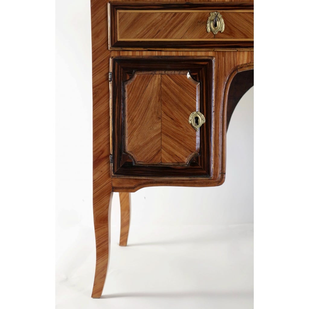 Bureau à caissons en bois de Rose et Palissandre d’époque Transition Louis XV-Louis XVI | Biron 
