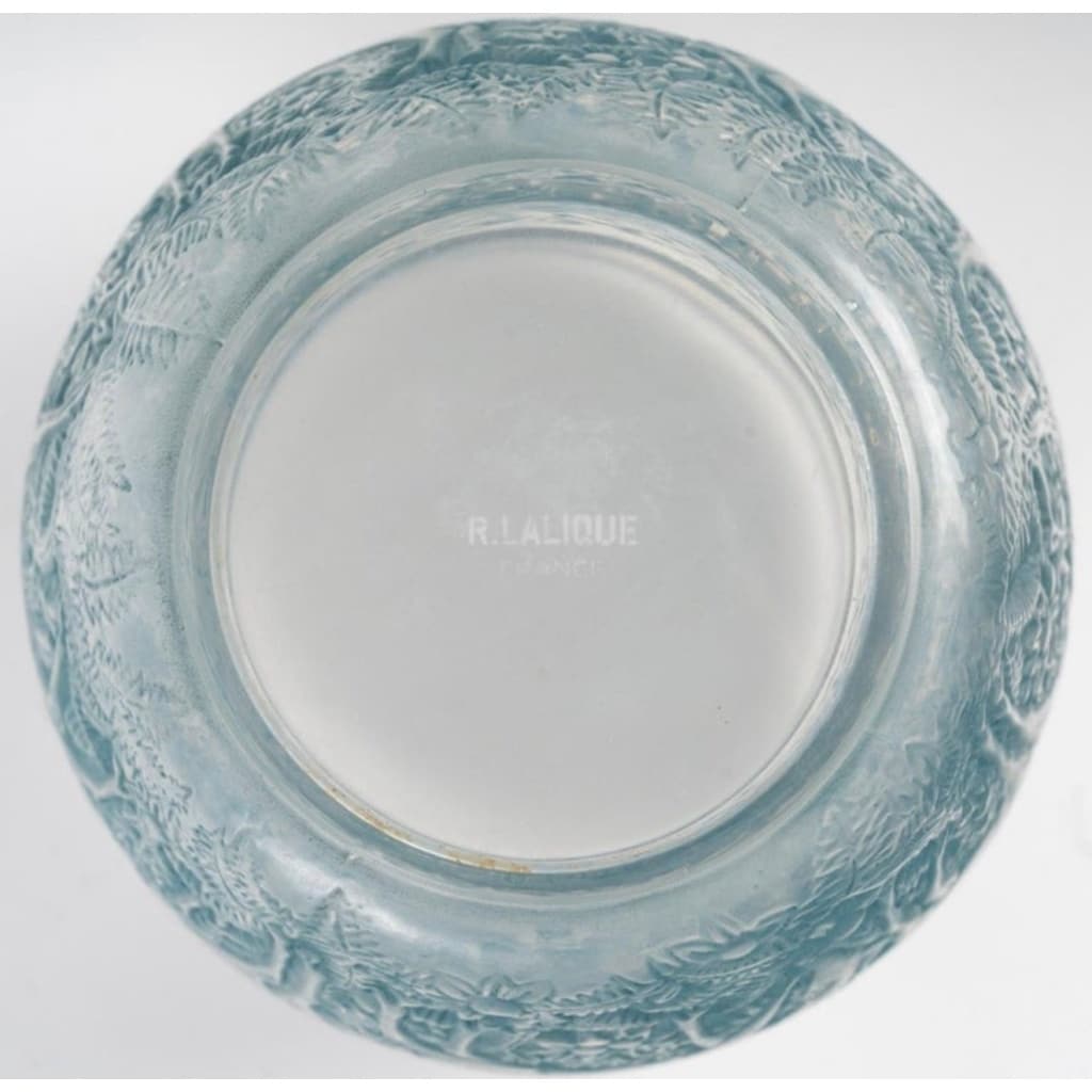 Vase « Biches » verre blanc patiné bleu de René LALIQUE | Biron 