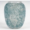 Vase « Biches » verre blanc patiné bleu de René LALIQUE | Biron 