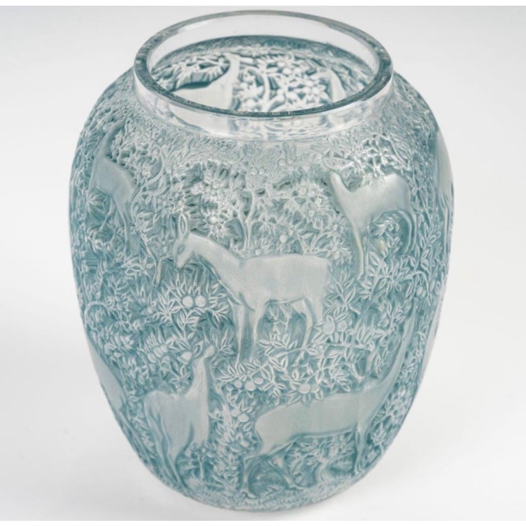 Vase « Biches » verre blanc patiné bleu de René LALIQUE | Biron 