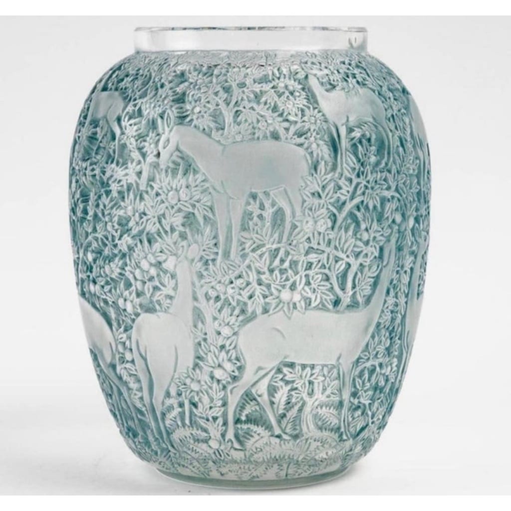 Vase « Biches » verre blanc patiné bleu de René LALIQUE | Biron 