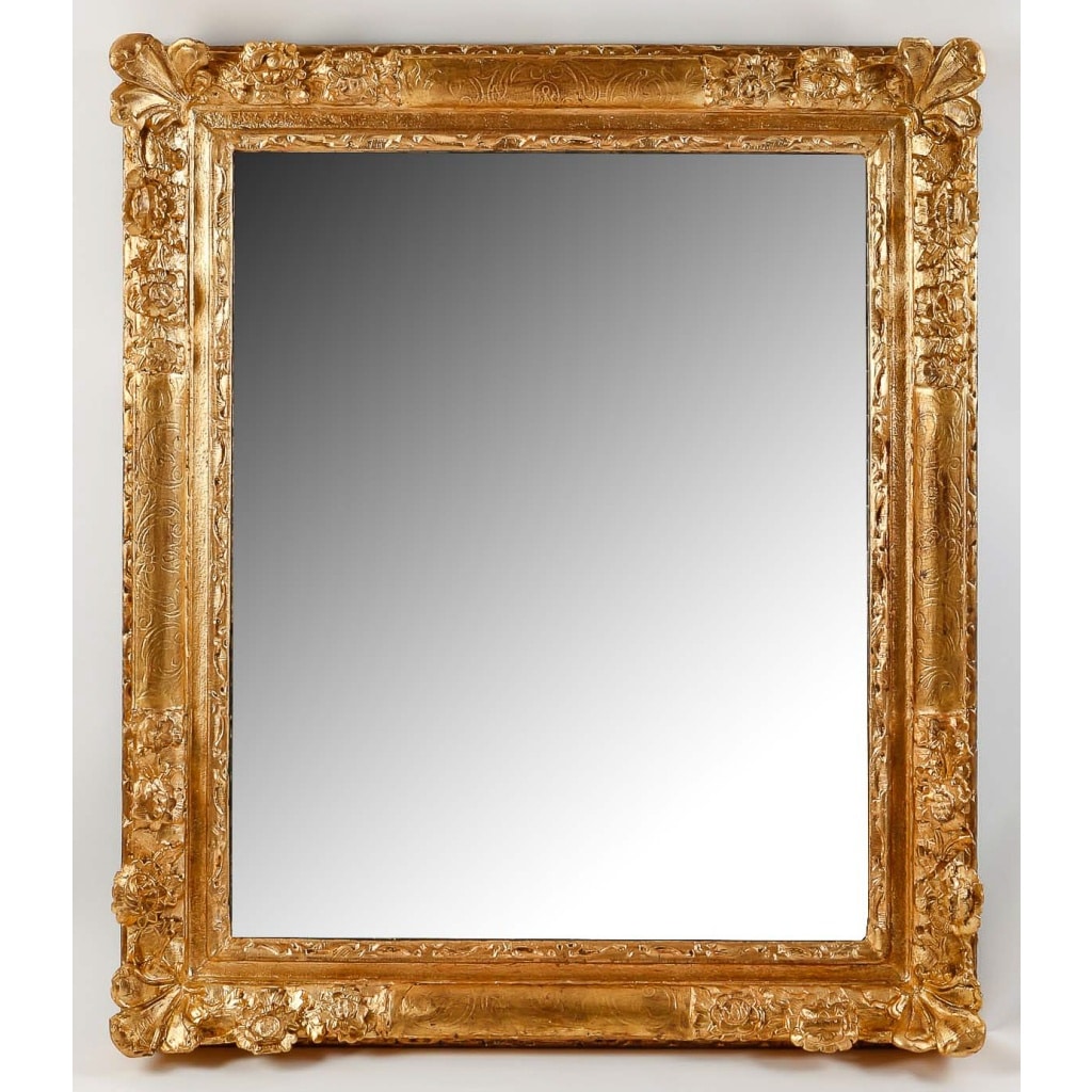 Miroir en bois et stuc sculpté et doré d’époque Régence vers 1720 | Biron 
