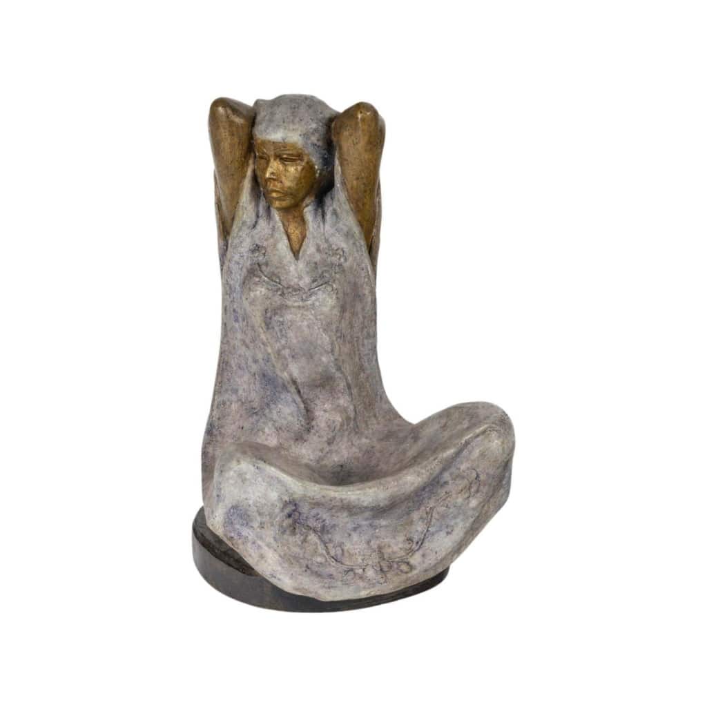 Sculpture en bronze représentant une femme, 1991, signé. | Biron 