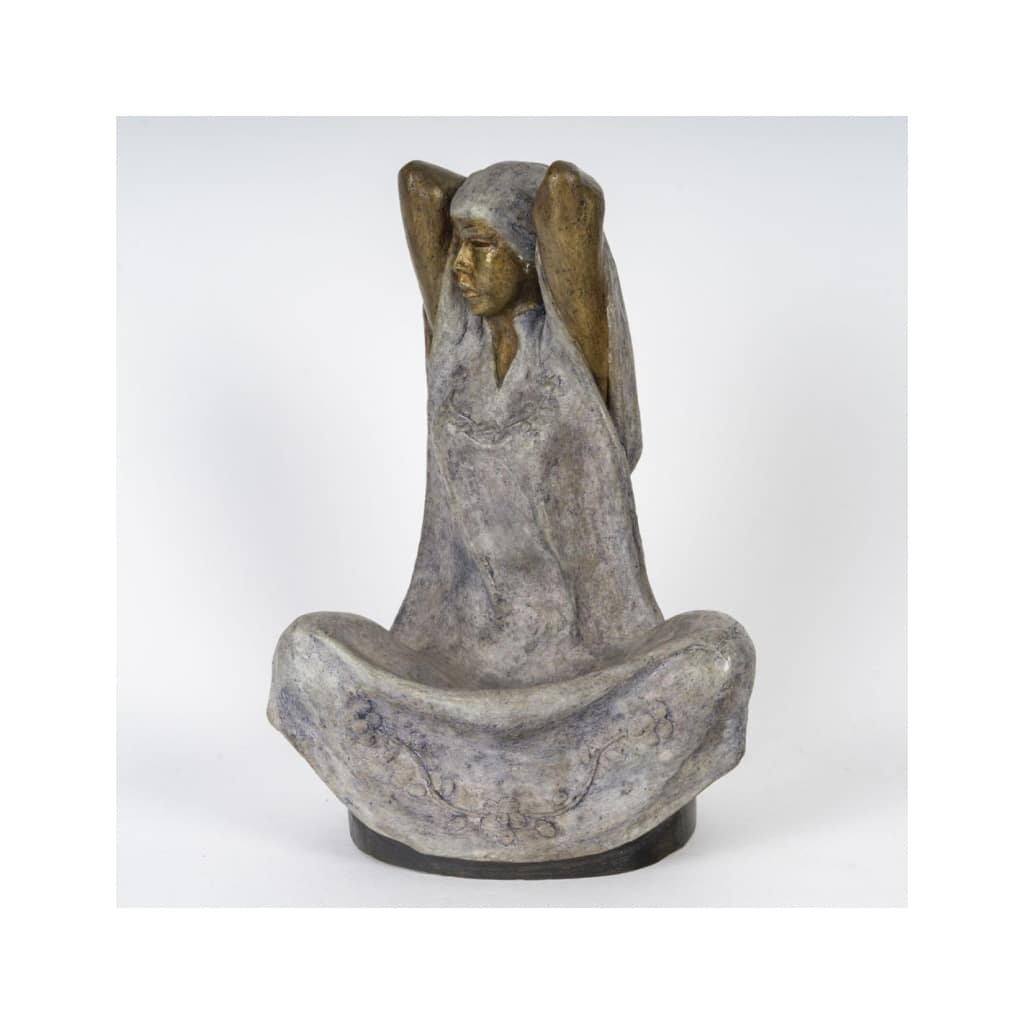 Sculpture en bronze représentant une femme, 1991, signé. | Biron 
