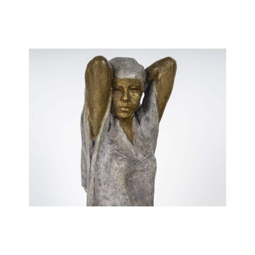 Sculpture en bronze représentant une femme, 1991, signé. | Biron 