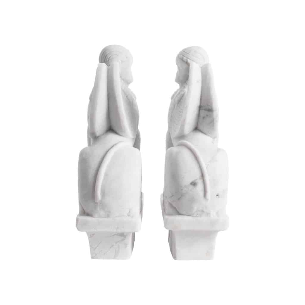 Sculpture, paire de Sphinx en marbre blanc, statue dans le goût de l’Egypte Antique, XXIème siècle. | Biron 