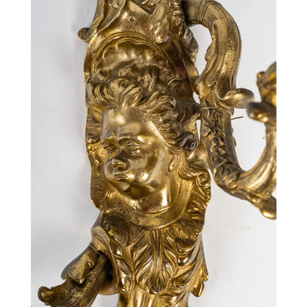 Paire d’appliques dite Aux Zéphyrs en bronze ciselé et doré XIXème siècle | Biron 