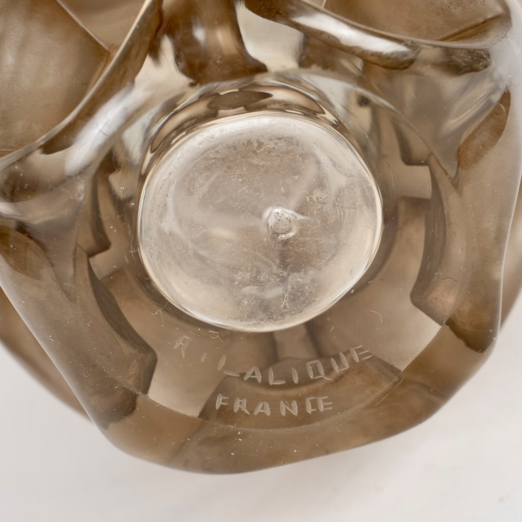 Vase « Montlhéry » verre blanc patiné sépia de René LALIQUE | Biron 