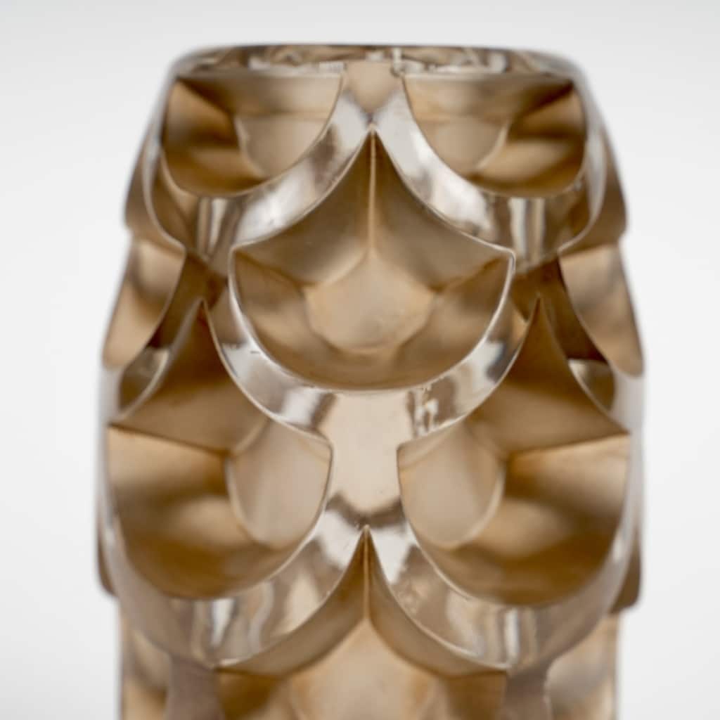 Vase « Montlhéry » verre blanc patiné sépia de René LALIQUE | Biron 