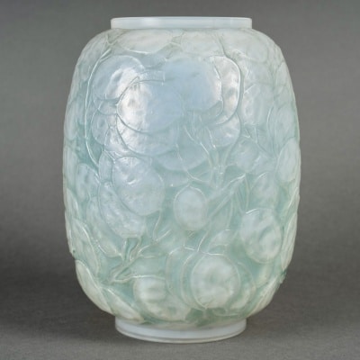 Vase "Monnaie Du Pape" verre opalescent patiné bleu vert de René LALIQUE