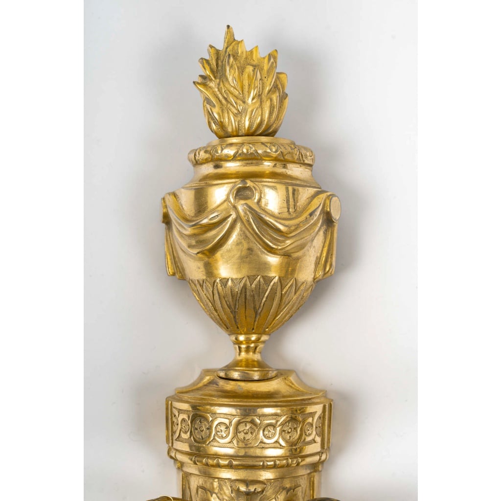 Paire d’Appliques en Bronze Ciselé et Doré à Deux Bras de Lumières d’Époque Louis XVI vers 1780 | Biron 