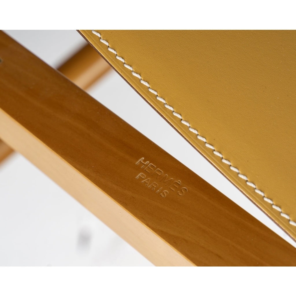 Fauteuil Et Tabouret Pliants « Pippa » Cuir Et Bois de HERMES | Biron 