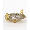Ravissante coupe quadripode en bronze cloisonné, représentant une fée drapée dans un tissu rose et tenant la main d’un amour. Période Napoléon 3. | Biron 