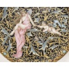Ravissante coupe quadripode en bronze cloisonné, représentant une fée drapée dans un tissu rose et tenant la main d’un amour. Période Napoléon 3. | Biron 