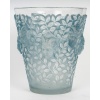 Vase « Silènes » verre blanc patiné bleu de René LALIQUE | Biron 