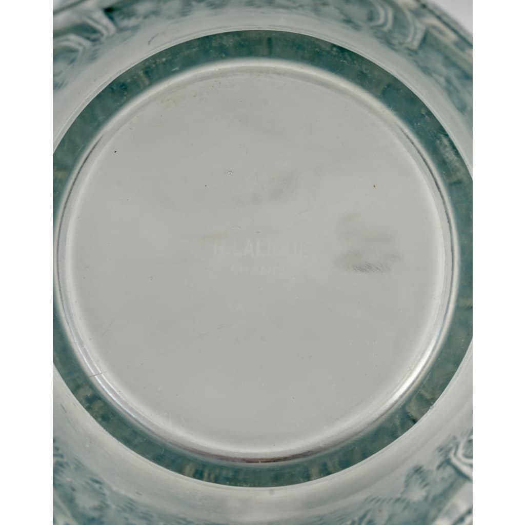 Vase « Rennes » verre blanc patiné bleu de René LALIQUE | Biron 