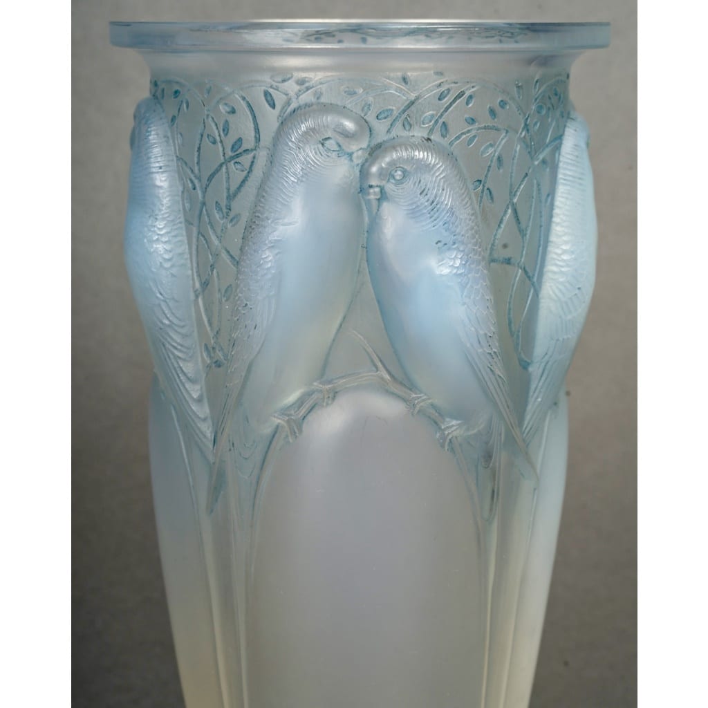 Vase « Ceylan » verre opalescent patiné bleu de René LALIQUE | Biron 