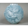 Vase « Formose » verre opalescent patiné bleu de René LALIQUE | Biron 