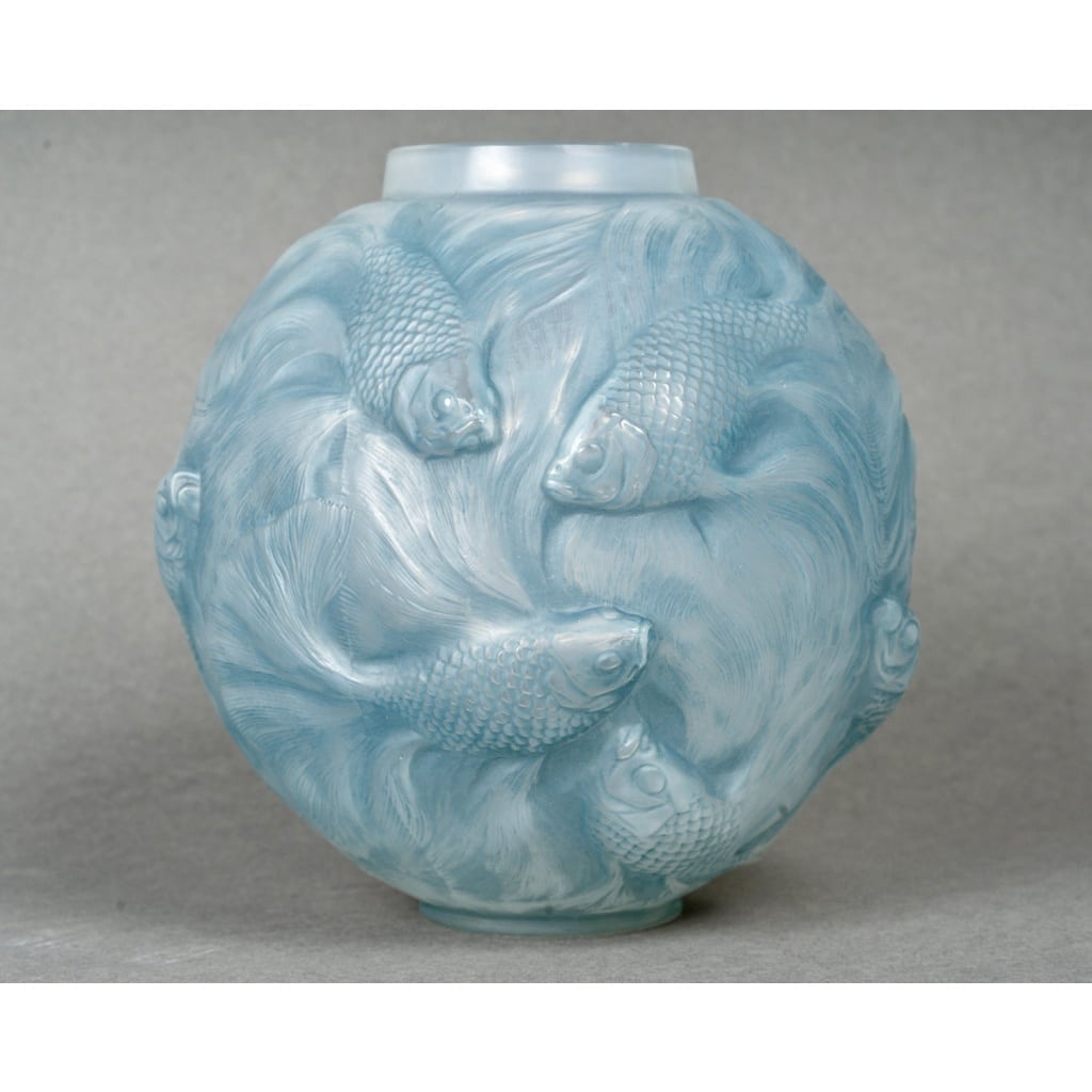 Vase « Formose » verre opalescent patiné bleu de René LALIQUE | Biron 