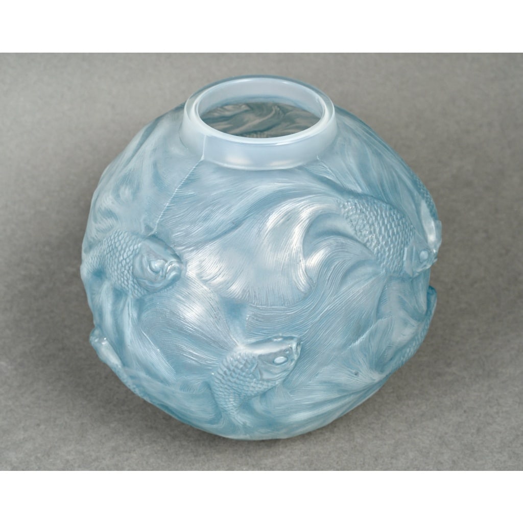 Vase « Formose » verre opalescent patiné bleu de René LALIQUE | Biron 